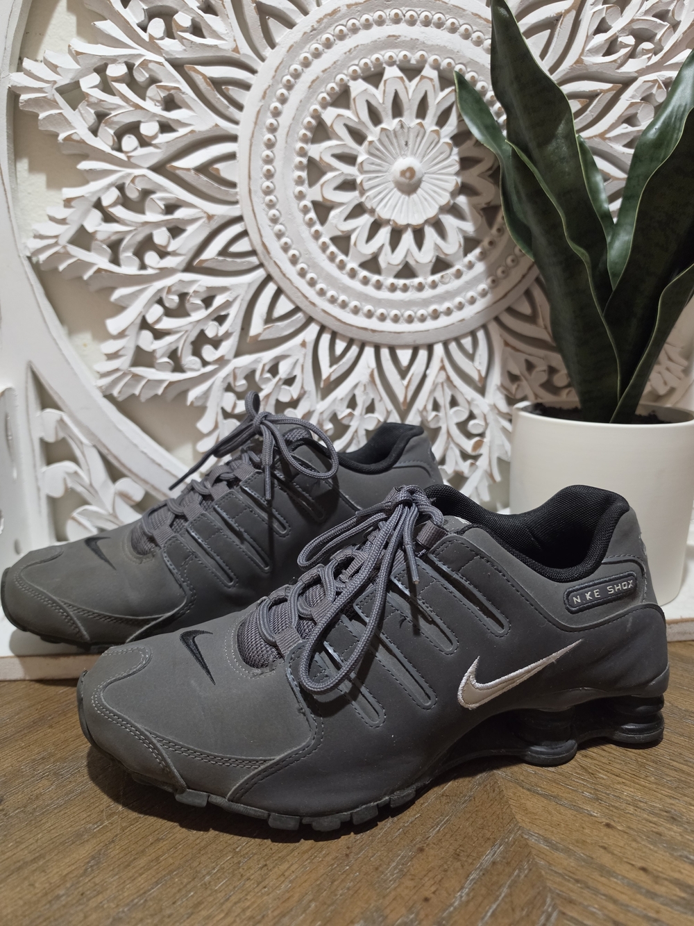 Nike Shox Men’s Black/Gray Running Shoes SIZE 8